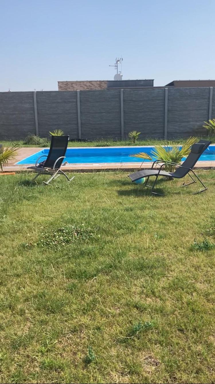 5 Izbovy Samostatny Stojaci Rodinny Dom S Podkrovim A Velkou Zahradou So Sezonnym Bazenom, Celorocnou Saunou A Virivkou-Momentalne Pokazena- Od Augusta Bude Nova Na Dovolenku A Oddych Topolniky 외부 사진